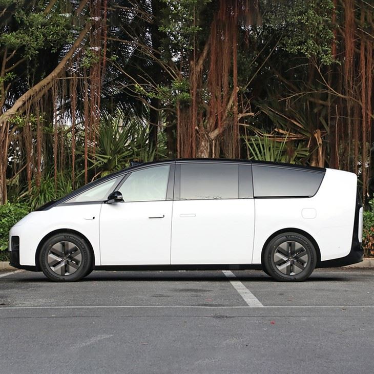  Li auto Mega Luxury 7 Seat MPV 